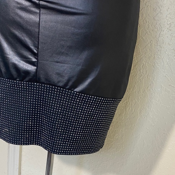 Elegant and  sexy fitted black faux leather dress Sleeveless - Picture 11 of 12